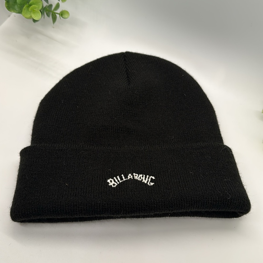 The North Face Pom Beanie and Billabong Winter Knit Hat Stocking Caps - Picture 4 of 6